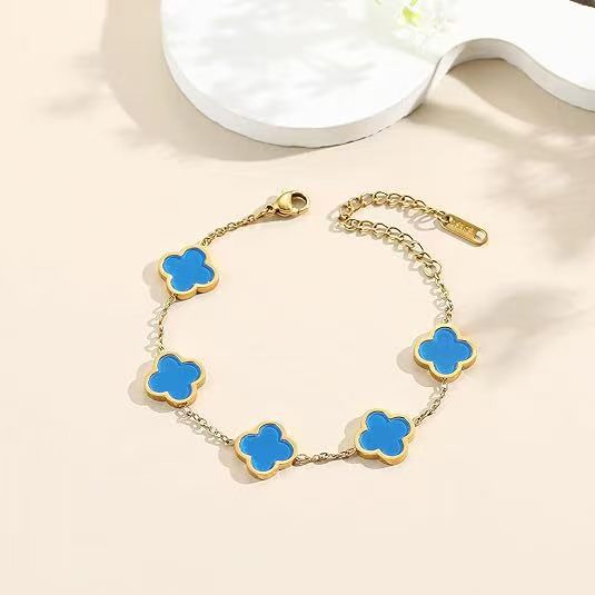 Fashionable new four leaf clover titanium steel plated 18k gold bracelet with mother of pearl that does not fade 266