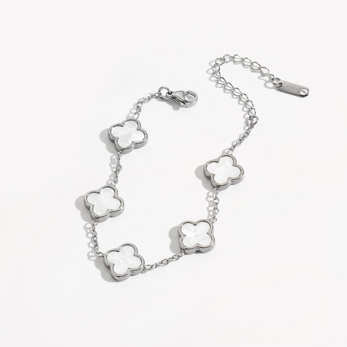 Fashionable new four leaf clover titanium steel plated 18k gold bracelet with mother of pearl that does not fade 266