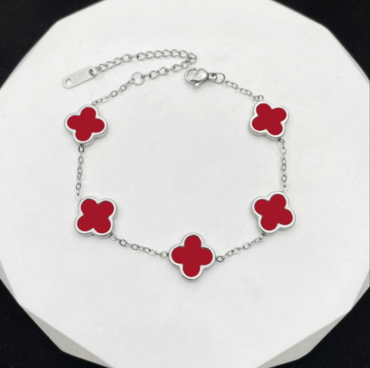 Fashionable new four leaf clover titanium steel plated 18k gold bracelet with mother of pearl that does not fade 266