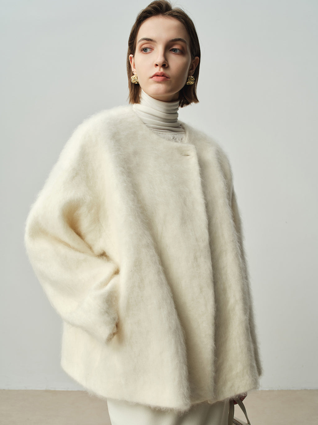 Wind wool coat women's autumn and winter long hair design sense round neck 058