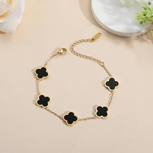 Fashionable new four leaf clover titanium steel plated 18k gold bracelet with mother of pearl that does not fade 266